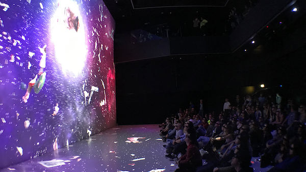 8KVR インタラクティブアート『カナシミの国のアリス』